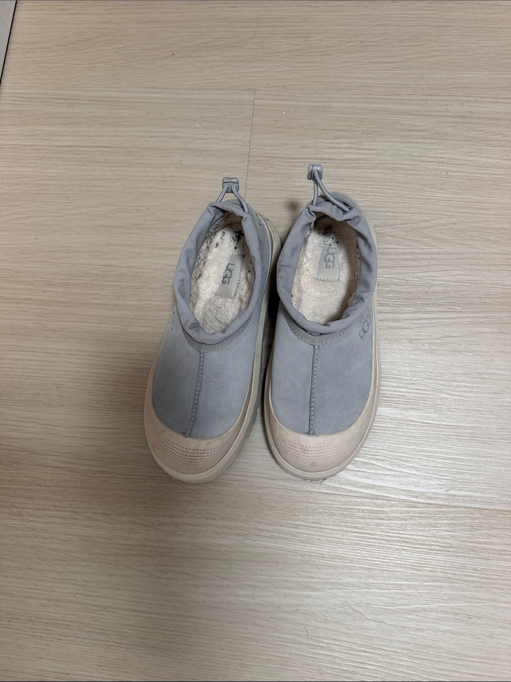 UGG Women's Light Grey Slip-On Fleece-Lined Slippers